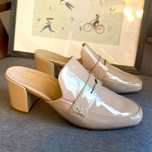 NWT Vionic platform mules